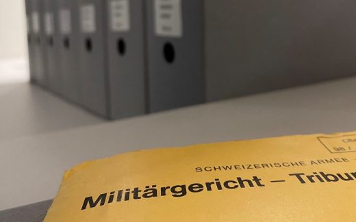 Archivdokumente, in Umschlag und Schachteln verpackt